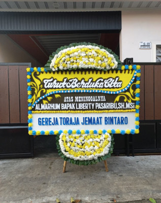 Papan Bunga Duka di Pasaribu Tobing